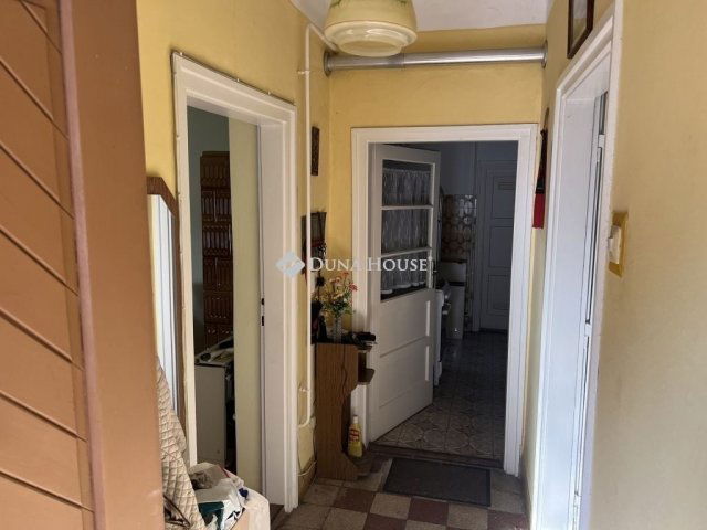 Eladó családi ház, Székesfehérvárott 65 M Ft, 3 szobás