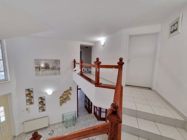 Eladó családi ház, Kápolnásnyéken 199 M Ft, 6 szobás