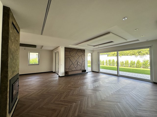 Eladó családi ház, Székesfehérvárott 247.9 M Ft, 6 szobás