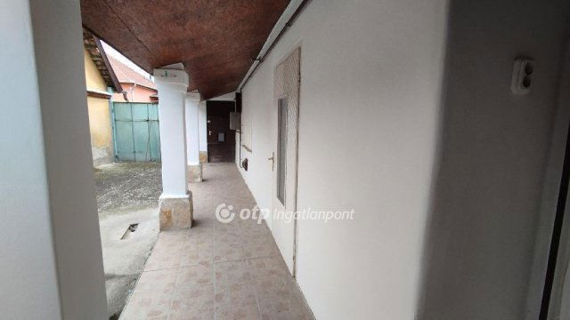 Eladó családi ház, Jászberényben 17.5 M Ft, 1 szobás