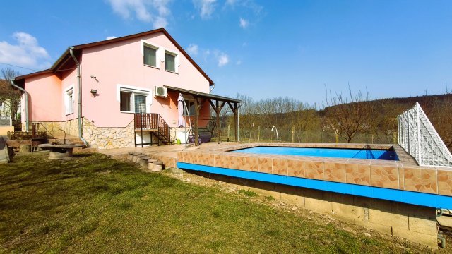 Eladó családi ház, Vácegresen 94.99 M Ft, 5 szobás