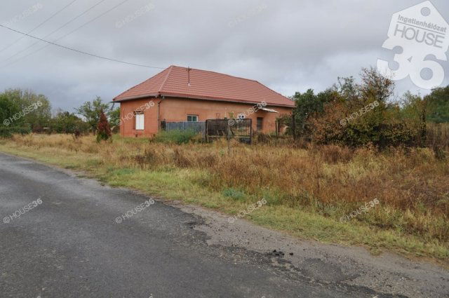 Eladó családi ház, Tiszasason 8.9 M Ft, 2 szobás