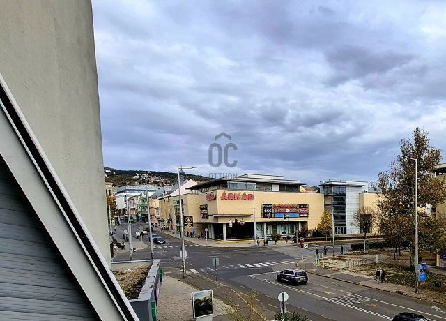 Eladó panellakás, Pécsett 49.5 M Ft, 2 szobás