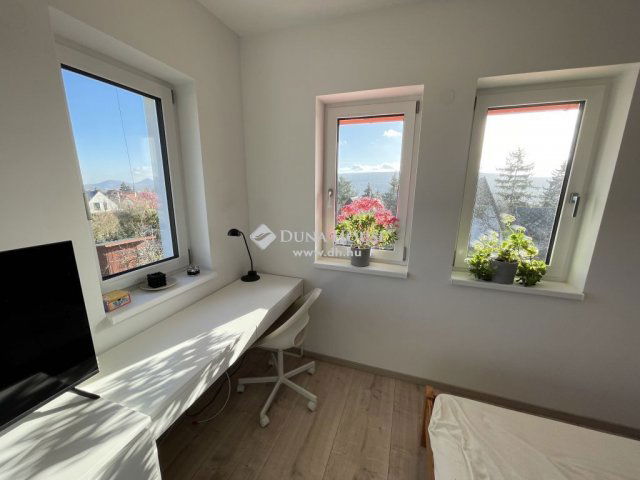 Eladó családi ház, Nagykovácsiban 244.9 M Ft, 4 szobás