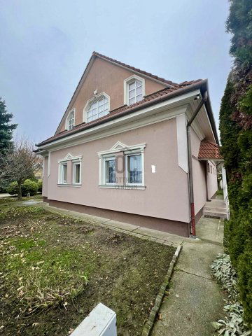 Eladó családi ház, Siófokon 139.9 M Ft, 10 szobás