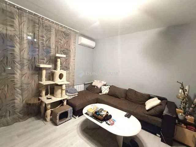 Eladó panellakás, Kecskeméten 50 M Ft, 3 szobás