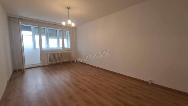Eladó panellakás, Dunaújvárosban, Vasmű úton 35.9 M Ft