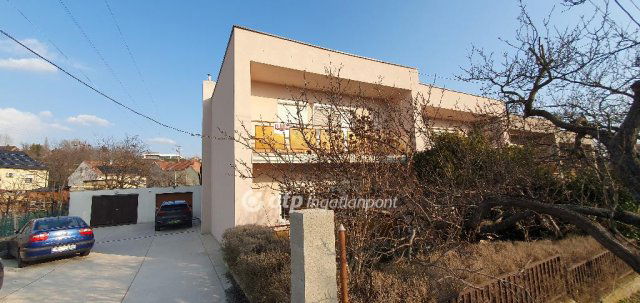 Eladó téglalakás, Ajkán 54.9 M Ft, 4+1 szobás