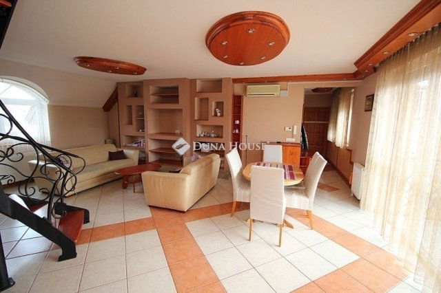 Eladó téglalakás, Kecskeméten 79 M Ft, 4 szobás