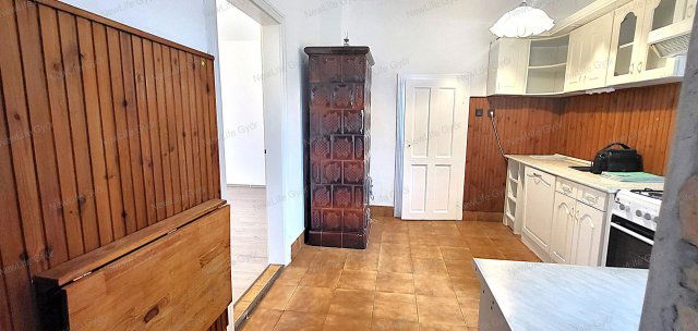 Eladó családi ház, Győrött 65.99 M Ft, 2 szobás