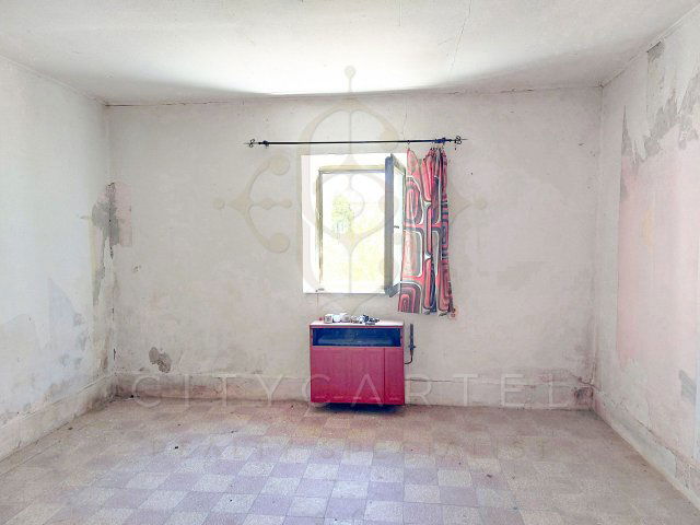 Eladó családi ház, Előszálláson 9.8 M Ft, 2 szobás
