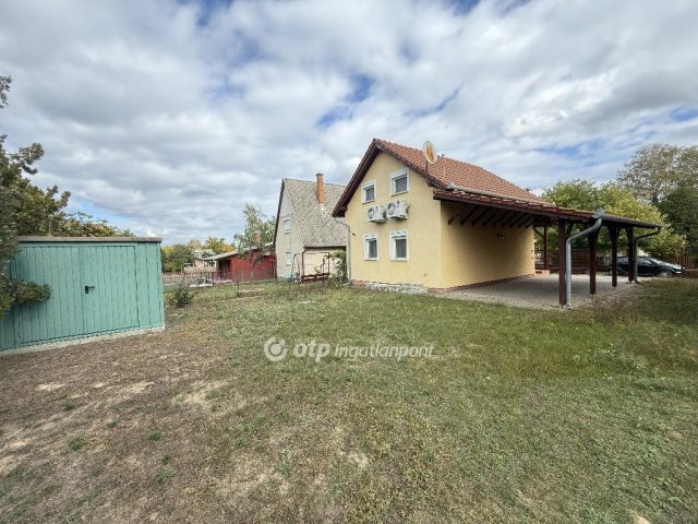 Eladó nyaraló, Tiszakécskén 52 M Ft, 3 szobás