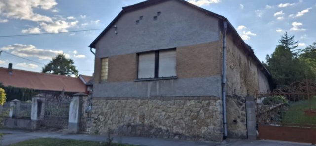 Eladó családi ház, Zengővárkonyon 35 M Ft, 3 szobás