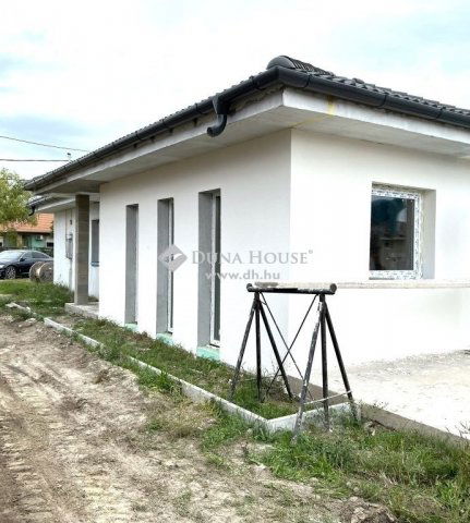 Eladó családi ház, Kiskunlacházán 87.9 M Ft, 4 szobás