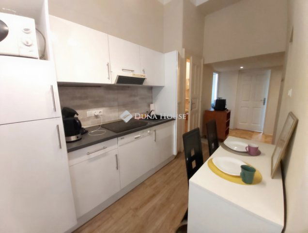 Eladó téglalakás, Budapesten, VII. kerületben 77.99 M Ft