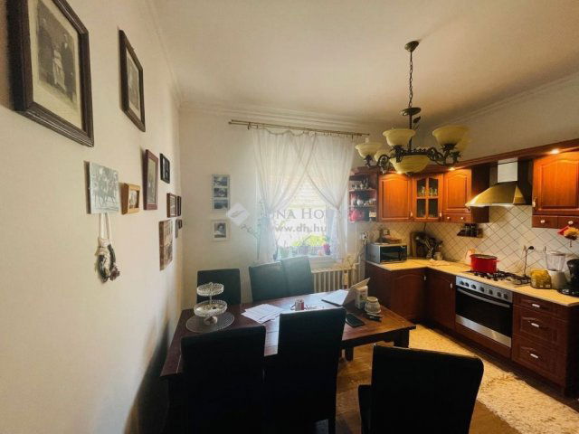 Eladó családi ház, Kartalon 289.9 M Ft, 4 szobás