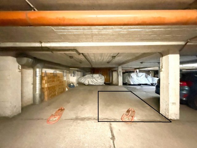 Eladó garázs, Budapesten, II. kerületben 11 M Ft