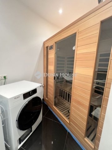 Eladó családi ház, Budapesten, II. kerületben 298 M Ft, 8 szobás