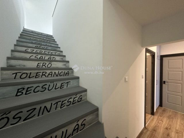 Eladó családi ház, Gödöllőn 279 M Ft, 5 szobás