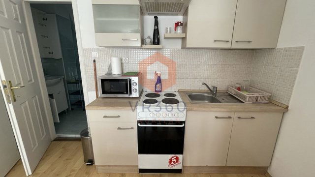 Kiadó családi ház, albérlet, Pécsett 180 E Ft / hó, 3 szobás