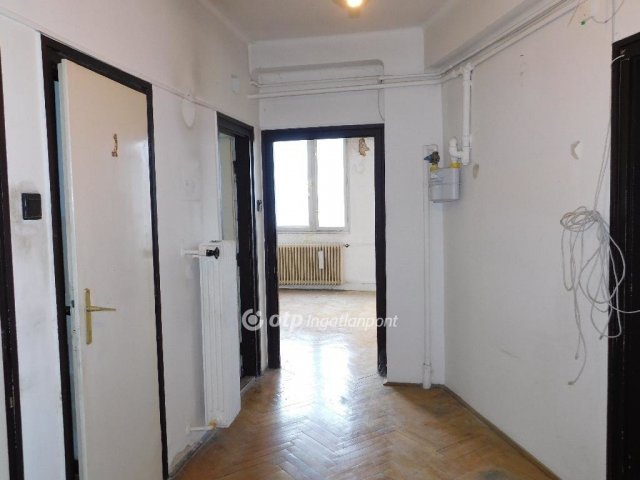 Eladó téglalakás, Pécsett 59.8 M Ft, 3 szobás