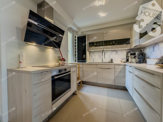 Eladó panellakás, Kecskeméten 66 M Ft, 2 szobás