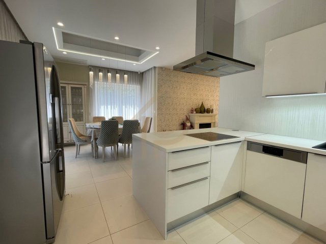 Eladó családi ház, Debrecenben 560 M Ft, 6 szobás