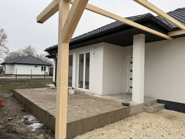 Eladó családi ház, Bicskén 98 M Ft, 4 szobás