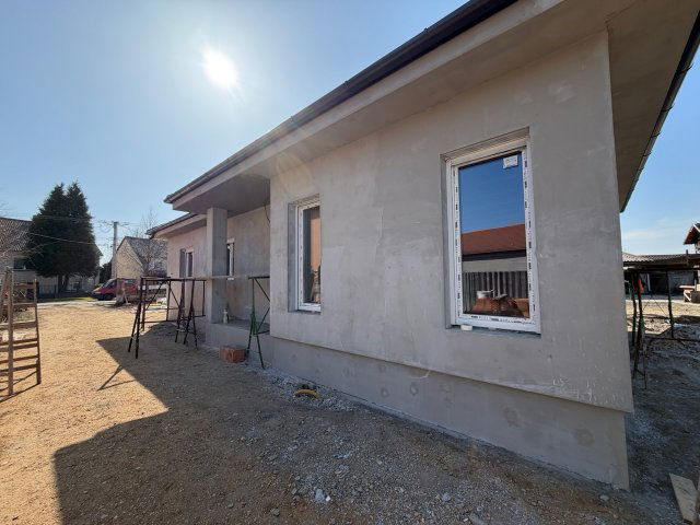 Eladó ikerház, Győrújfalun 94.9 M Ft, 4 szobás