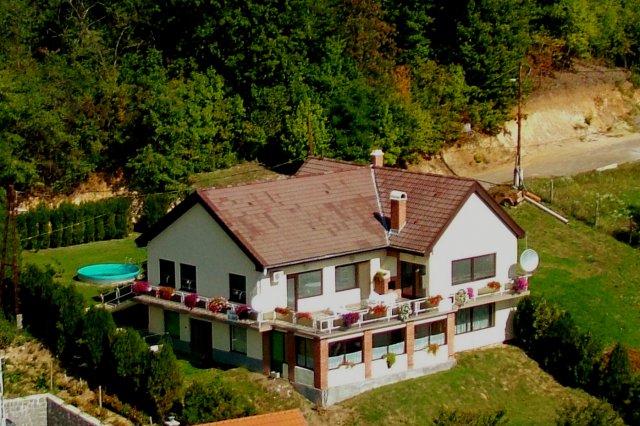 Eladó családi ház, Parádon, Fehérkő utcában 99 M Ft, 8 szobás