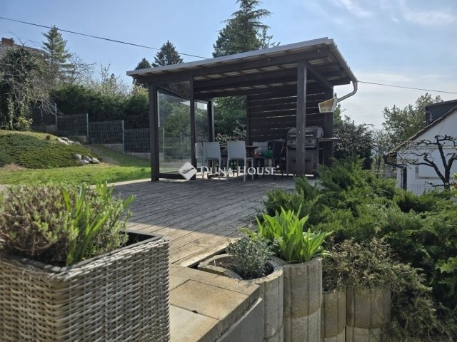 Eladó családi ház, Pécsett 219 M Ft, 5 szobás