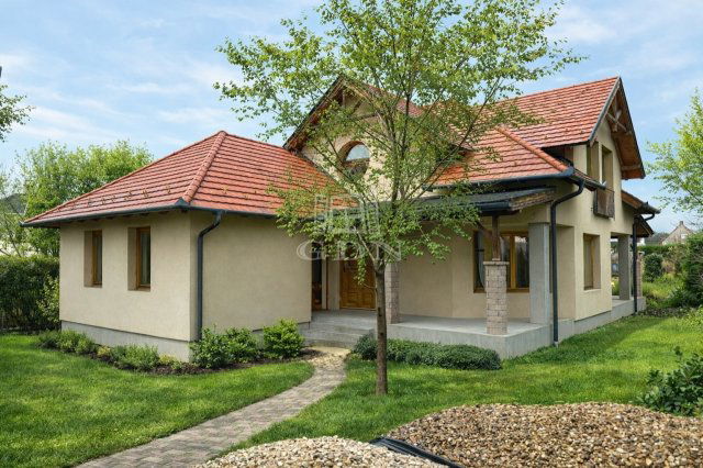 Eladó családi ház, Székesfehérvárott 143 M Ft, 6 szobás