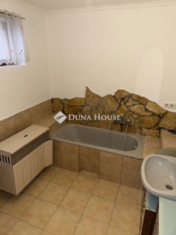 Eladó családi ház, Győrött 60.9 M Ft, 3 szobás