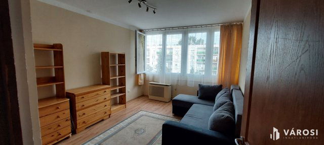 Kiadó panellakás, albérlet, Debrecenben 220 E Ft / hó, 3 szobás