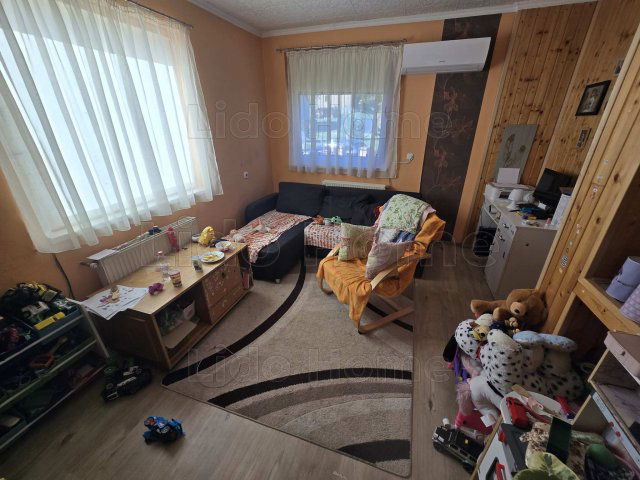 Eladó családi ház, Látrányon 99.9 M Ft, 6 szobás