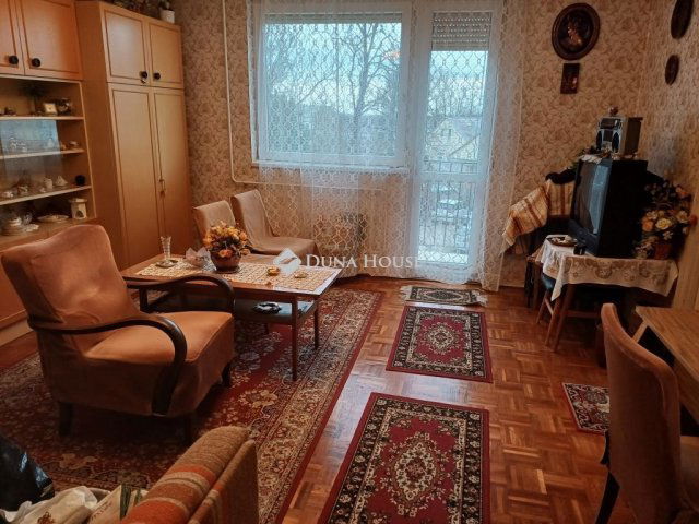 Eladó téglalakás, Veszprémben 45 M Ft, 2 szobás
