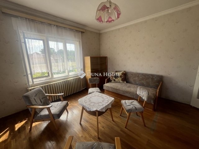 Eladó családi ház, Dánszentmiklóson 65 M Ft, 5 szobás