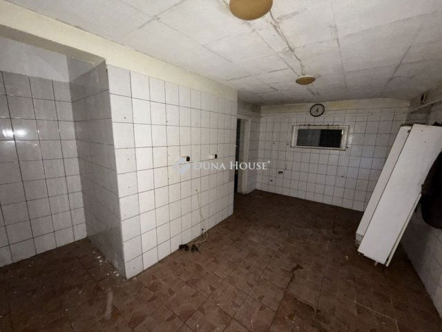 Eladó üzlethelyiség, Hódmezővásárhelyen 73.649 M Ft