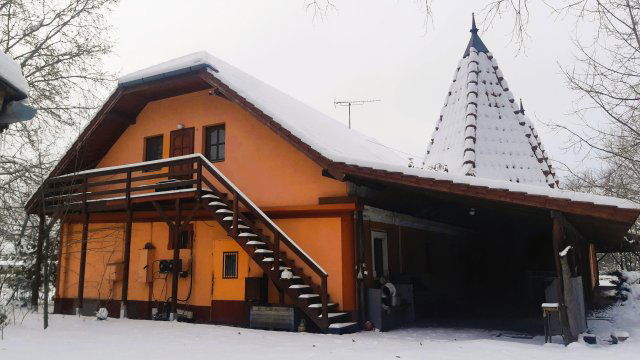 Eladó hotel, Monorierdőn 364.9 M Ft, 8 szobás