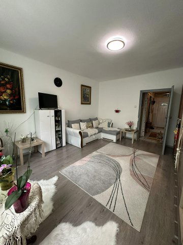 Eladó téglalakás, Komlón, Hóvirág utcában 31 M Ft, 2 szobás