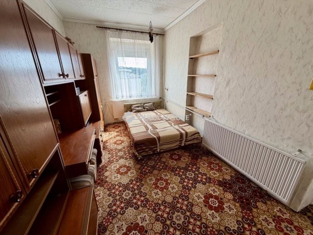Eladó téglalakás, Komlón 22.99 M Ft, 2 szobás