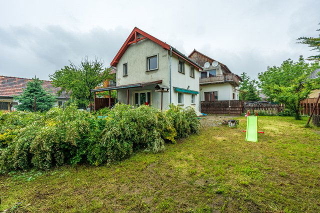 Eladó családi ház, Halásztelken 98 M Ft, 9 szobás