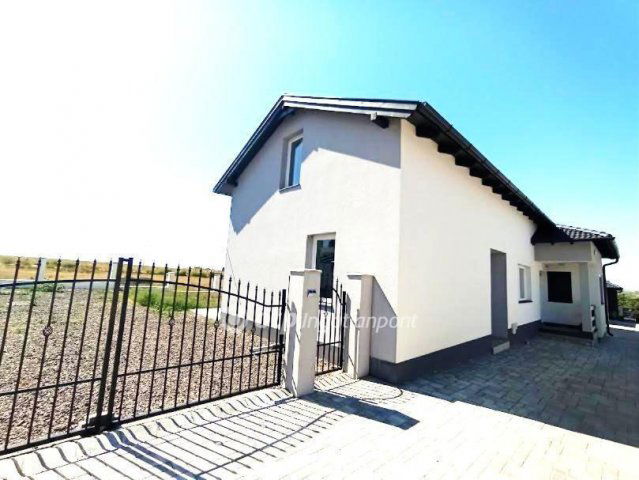 Eladó családi ház, Gyöngyösön 80.5 M Ft, 3+1 szobás