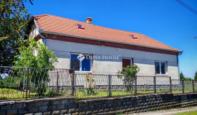 Eladó családi ház, Nemespátrón 29.99 M Ft, 2 szobás