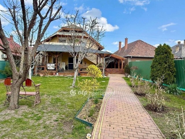 Eladó családi ház, Szigetszentmiklóson 124.9 M Ft, 4+3 szobás