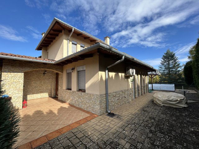 Eladó családi ház, Balatonbogláron 179.9 M Ft, 3+1 szobás