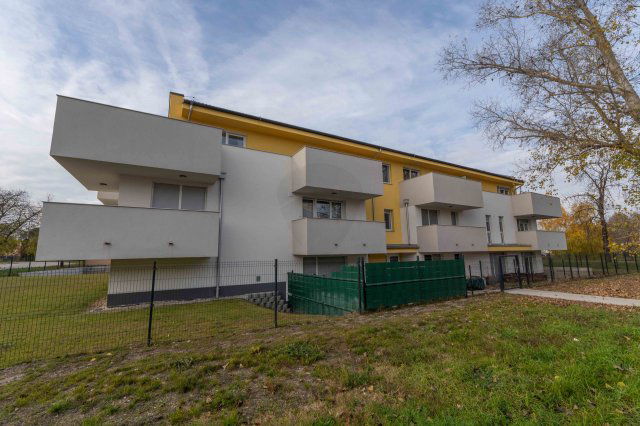 Kiadó téglalakás, albérlet, Komáromban 320 E Ft / hó, 3 szobás