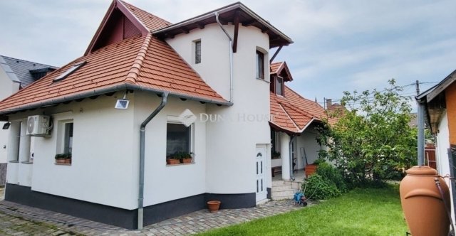 Eladó családi ház, Érden 183.9 M Ft, 6 szobás