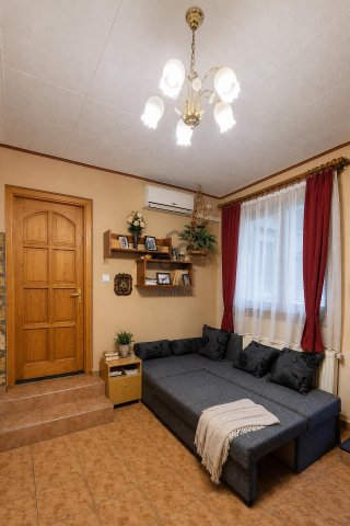 Eladó családi ház, Hosszúhetényen 68.99 M Ft, 4 szobás