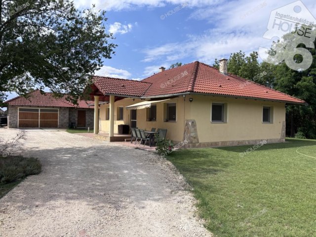 Eladó családi ház, Kecskeméten 99.9 M Ft, 4 szobás